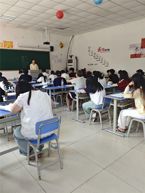 石家庄白求恩医学院期末考试中.jpg 石家庄白求恩医学院期末考试中.jpg