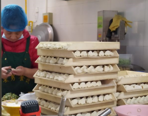 石家庄白求恩医学院食堂现包水饺 石家庄白求恩医学院食堂现包水饺